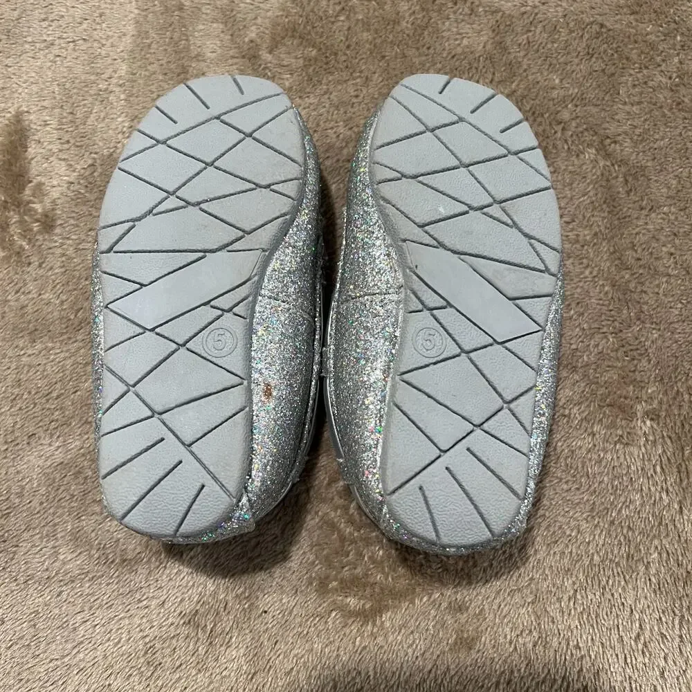 Olive & Edie Silver Glitter Moccasin Slippers, Faux Fur Lined Baby Girl's Size 5